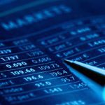 Es un mercado descentralizado donde las divisas del mundo se intercambian como en un mercado OTC, lo que significa que las operaciones son rápidas, baratas, y se completan sin la supervisión de un supervisor