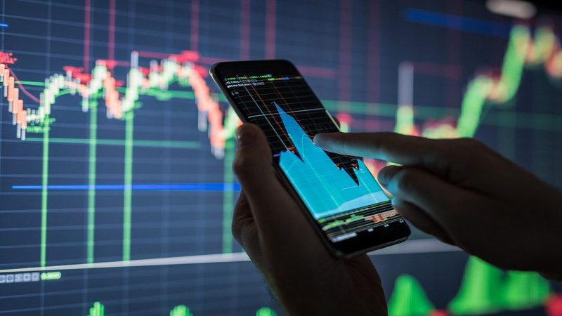 El trading con CFD, como cualquier tipo de trading, no es una actividad emocional. Al contrario, se trata de una actividad racional, basada en un análisis de gráficos, paciencia y, por supuesto, disciplina y constancia para monitorear sus operaciones.