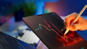 Caída en el valor de las criptomonedas: Causas e impacto en el mercado
